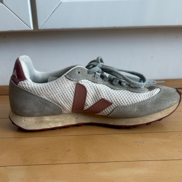 Veja White and Tan Sneakers with Red Accents - Picture 4 of 8